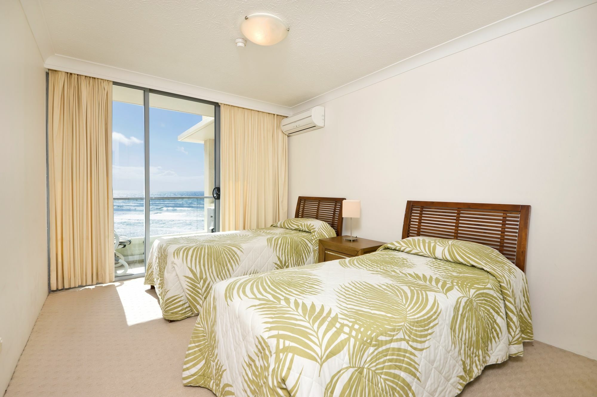 Berkeley On The Beach Gold Coast Exterior photo