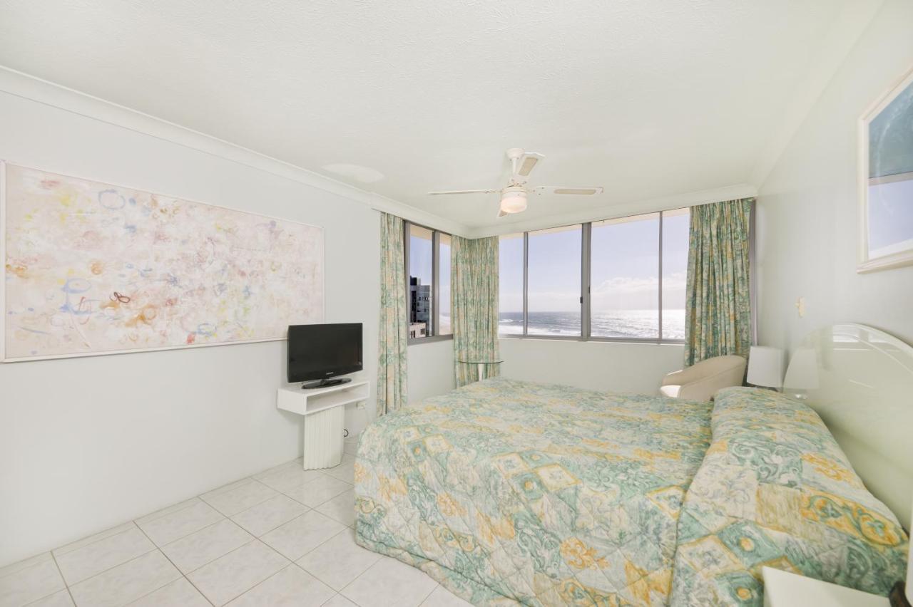 Berkeley On The Beach Gold Coast Room photo